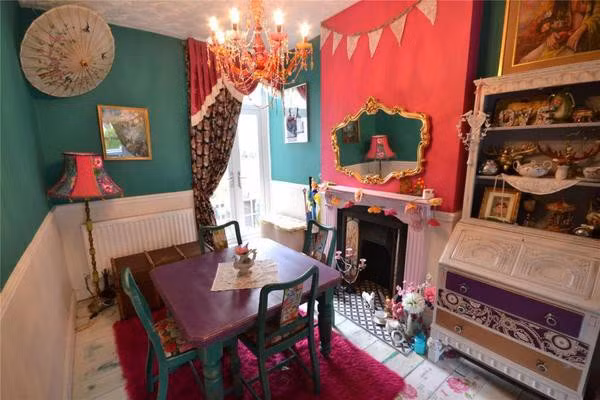 Ben ngoai cu ky, khong tuong tuong noi ben trong ngoi nha lai an tuong the nay-Hinh-5