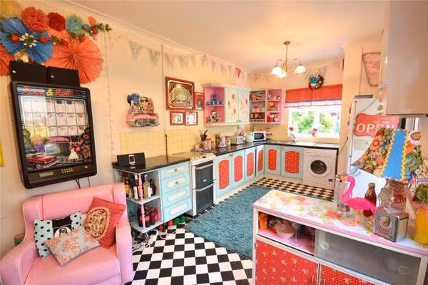 Ben ngoai cu ky, khong tuong tuong noi ben trong ngoi nha lai an tuong the nay-Hinh-6