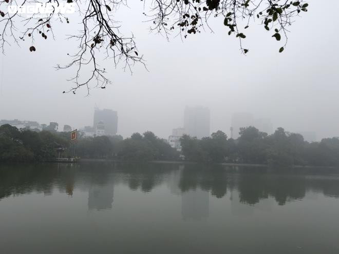 Khong khi lanh dang suy yeu, suong mu bao phu Bac Bo