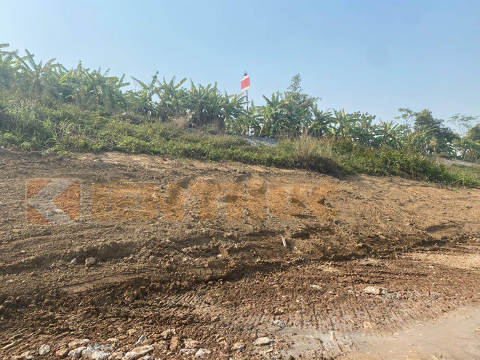 “Bam nat” ke Phuong Do… mo duong van chuyen cat trai phep o Phuc Tho, HN