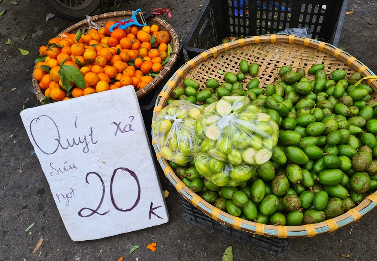 Đua nhau "xả hàng".