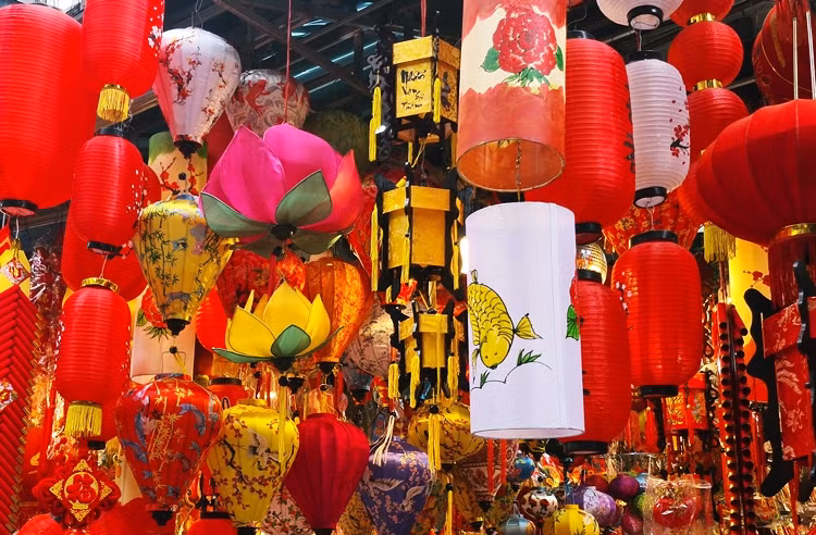 Những chiếc đèn lồng với đầy đủ mẫu mã, kích thước cho khách hàng thỏa sức lựa chọn.