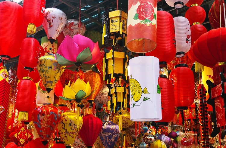 Những chiếc đèn lồng với đầy đủ mẫu mã, kích thước cho khách hàng thỏa sức lựa chọn.