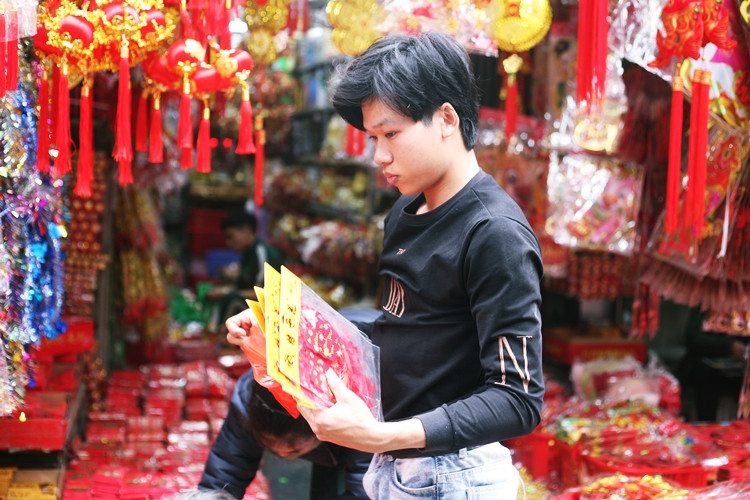 Những người bán hàng làm việc không ngừng nghỉ.