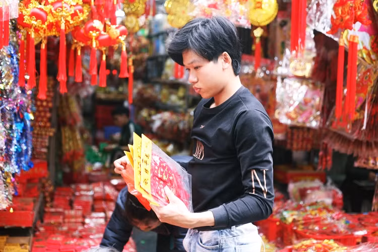 Những người bán hàng làm việc không ngừng nghỉ.