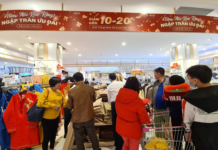 Từ những chiếc quần áo bình dân...