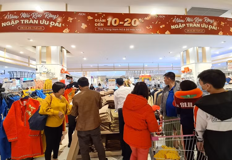 Từ những chiếc quần áo bình dân...