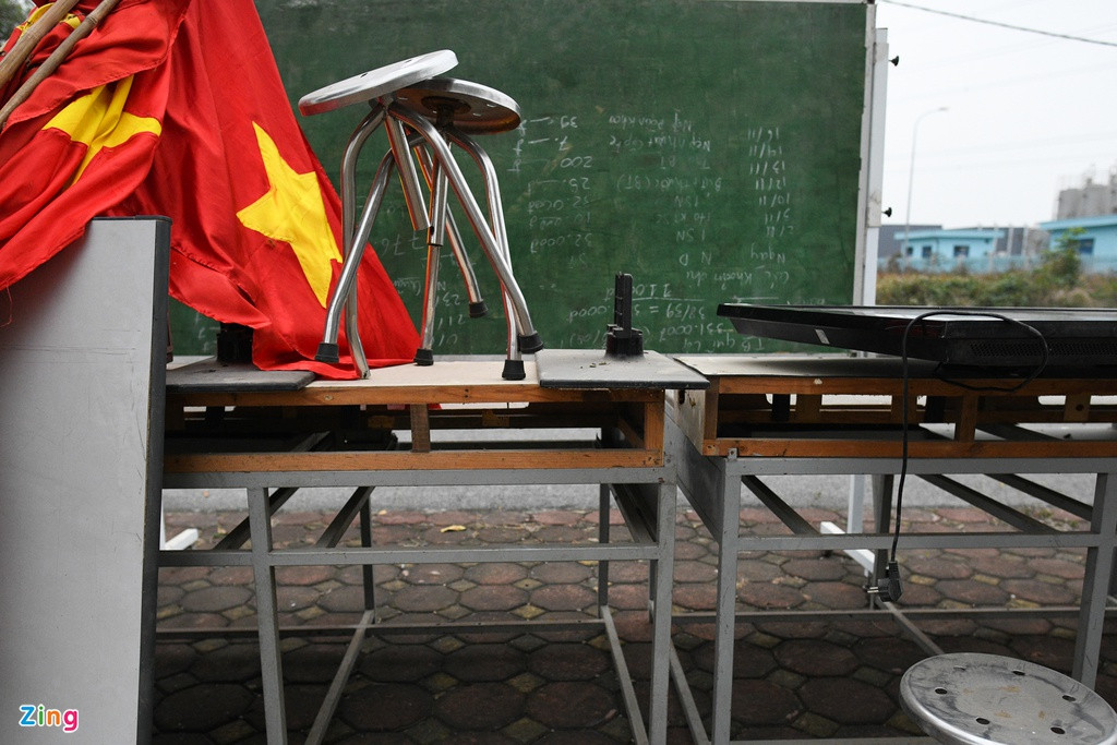 Trước khi chọn Đại học Sao Đỏ, cơ sở 2 làm nơi xây dựng viện dã chiến 3, lãnh đạo Hải Dương đã đi khảo sát 5 địa điểm, bao gồm 2 điểm tại khu vực trung tâm TP Hải Dương và 3 điểm tại khu vực TP Chí Linh.