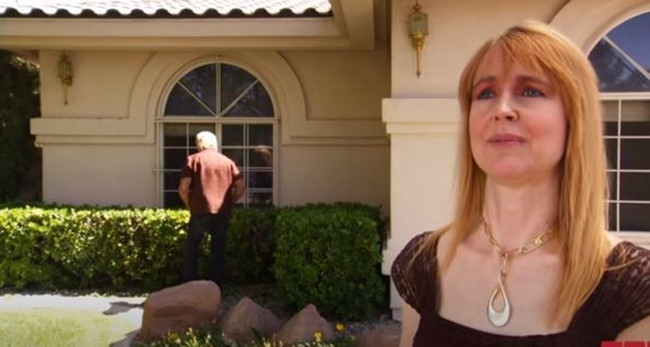 Trong nhà chỉ có một con dao, Aimee cũng không rửa bằng nước mà chỉ lau bằng khăn sau khi sử dụng.