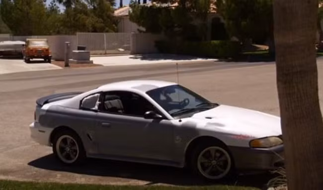 Vì công việc, Aimee thường phải tới Los Angeles. Thay vì chi 250 USD mua vé máy bay thì người phụ nữ lái xe 4 tiếng trên ô tô đã mua 17 năm của mình.