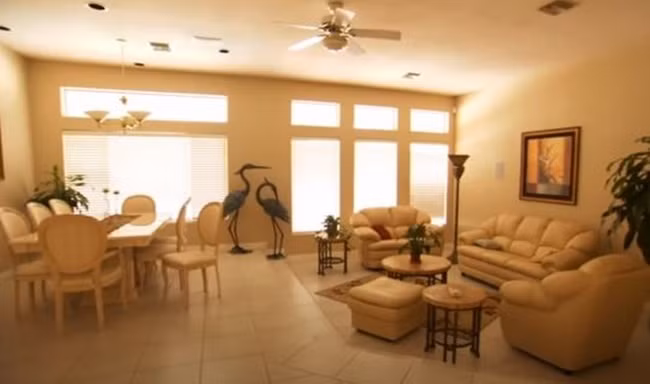 Nhà của Aimee sang chảnh nhưng không phải do cô mua mà được để chồng cũ để lại sau khi ly hôn.