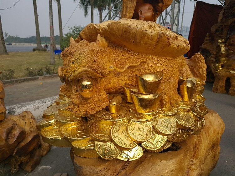 Theo người bán, giá trị của bộ bàn ghế này là 150 triệu đồng.