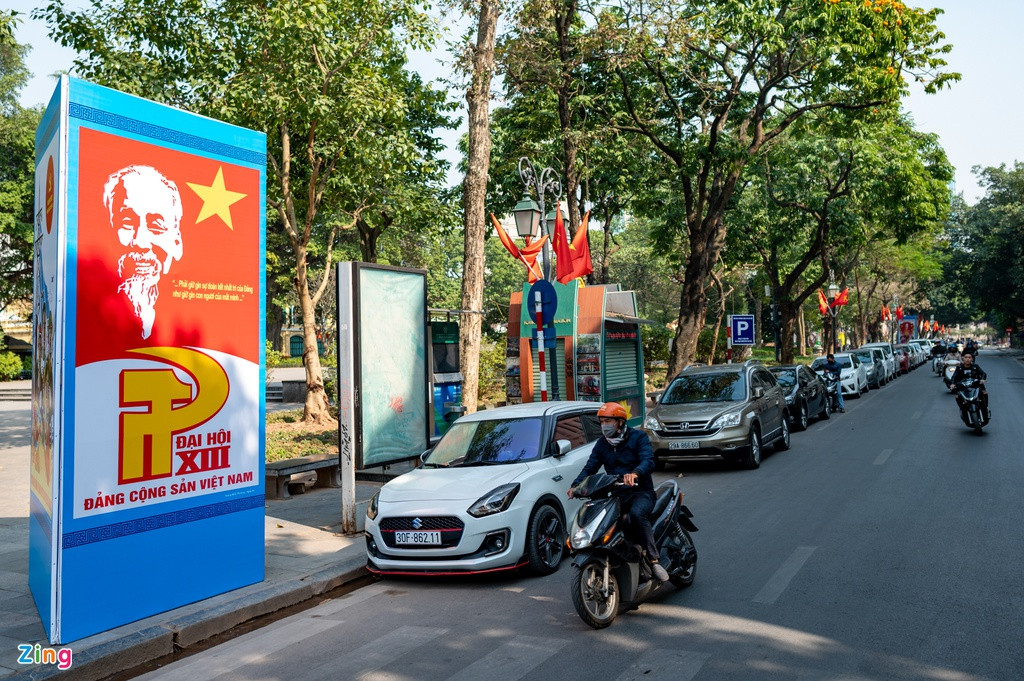 Những bức tranh cổ động này là thành quả lao động và sáng tạo của các họa sĩ trên khắp cả nước nhằm chào mừng Đại hội Đại biểu toàn quốc lần thứ XIII.