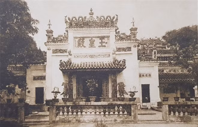 Chùa Ngọc Hoàng ở Đa Kao. Công trình này nay tọa lạc tại số 73 đường Mai Thị Lựu, Quận 1. Chùa còn được gọi là Phước Hải Tự, người Pháp gọi là chùa Đa Kao.