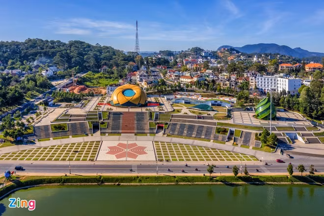 Khach nu to bi bo quen tren xe Thanh Buoi o Da Lat