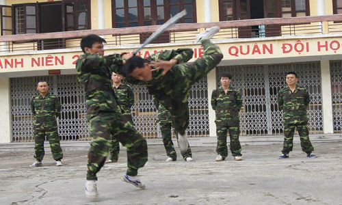 Các cán bộ, chiến sĩ Cảnh sát biển tích cực rèn luyện sức khoẻ, bản lĩnh, sẵn sàng cho các chuyến ra khơi, thực thi nhiệm vụ.