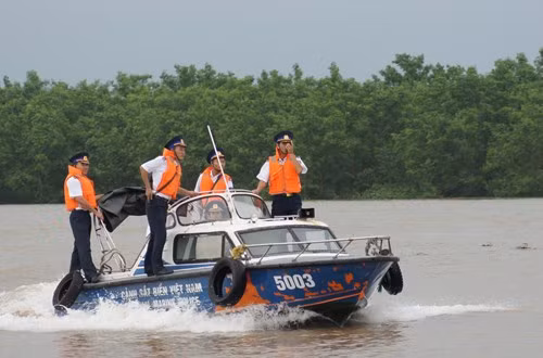 Tổ tuần tra Cảnh sát biển xuất phát làm nhiệm vụ.