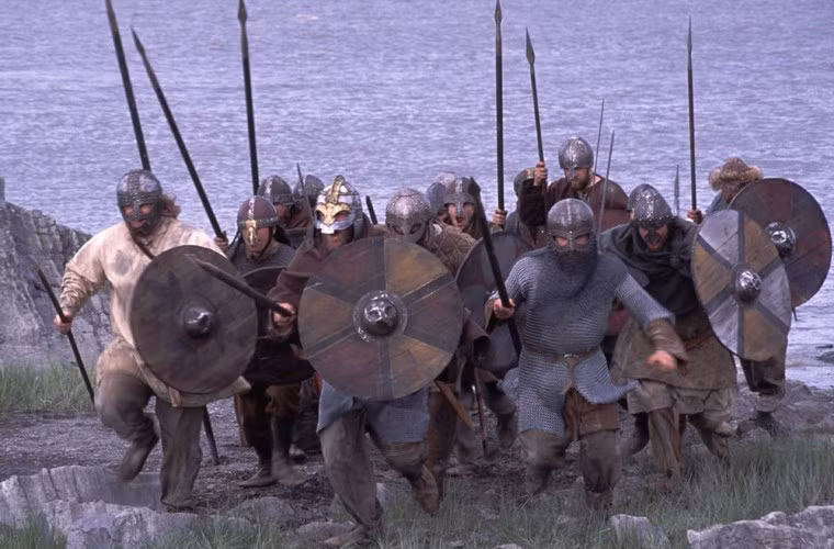 Khi ly hôn, người phụ nữ sẽ cần các nhân chứng chứng kiến sự việc này gồm người nhà của cô cũng như những người bên nhà chồng. Trước mặt mọi người, cô tuyên bố ly hôn chồng và được mọi người công nhận.