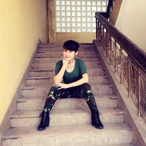 Từ thời học THPT, Anh Phương đã nổi tiếng vì ngoại hình xinh xắn và thành tích học tập vô cùng đáng nể. Nhiều năm liền đạt thành tích học tập loại giỏi, đạt danh hiệu Uỷ viên Ban chấp hành xuất sắc và giải nhất cuộc thi Duyên dáng nữ sinh năm 2012 của trường THPT Hàm Nghi. Hiện nay, Anh Phương cũng luôn giữ được phong độ khi theo học trong trường ĐH văn hóa nghệ thuật quân đội.