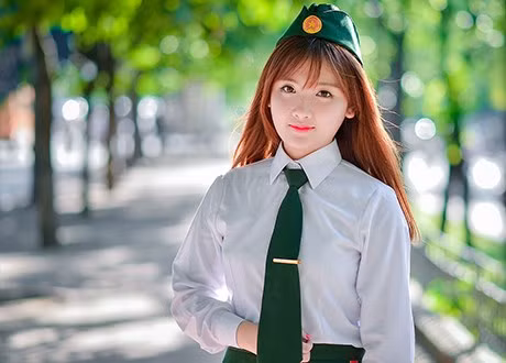 Cô bạn từng được giải nhất song ca cuộc thi Giai điệu tuổi hồng do thị xã tổ chức, giải ba cuộc thi Tiếng hát hoa phượng, giải khuyến khích Tiếng hát dân ca của tỉnh Yên Bái. Cô bạn cũng từng tham gia cuộc thi Học viện ngôi sao.