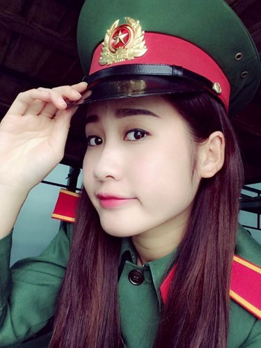 Nguyễn Đặng Anh Phương hay còn được mọi người gọi với cái tên Phương Lion, sinh năm 1995, quê ở Hương Khê, Hà Tĩnh.