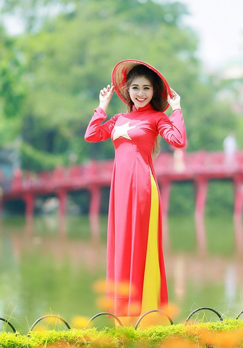 Ái Thơ cho biết sẽ tiếp tục theo đuổi nghiệp hát, đồng thời học thêm Marketing để tương lai làm kinh doanh giúp thu nhập được ổn định.