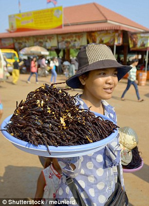 Món nhện Tarantula được rán kỹ rồi ăn khá nổi tiếng ở Campuchia. Tuy nhiên, đối với nhiều thực khách phương Tây, đây không phải là món ăn khiến họ bị hấp dẫn.