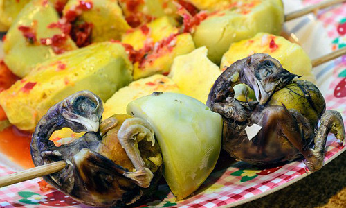 Theo danh sách những món ăn kinh dị trên thế giới của Daily Mail, món trứng vịt lộn nổi tiếng ở Đông Nam Á, trong đó có Việt Nam. Không phải thực khách nào cũng thích món ăn đặc biệt này.