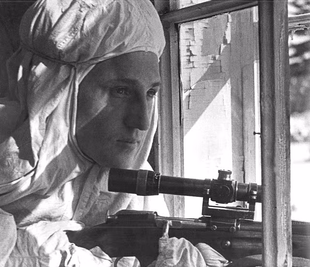 Một lính bắn tỉa Liên Xô ở Leningrad tháng 3/1943.