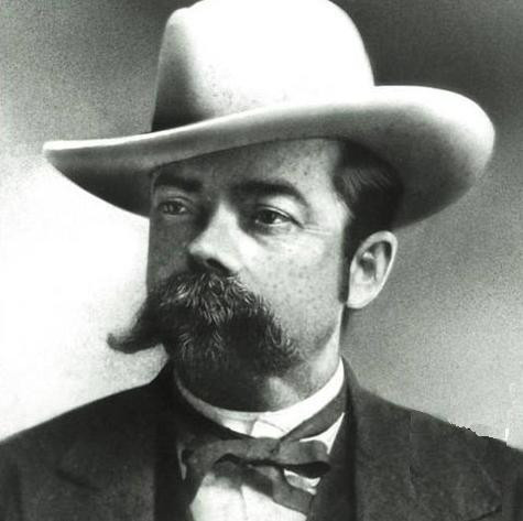 Năm 1911, Jack Daniel - nhà chế rượu whiskey nổi tiếng ở bang Tennessee (Mỹ) đã đi làm sớm hơn mọi ngày. Do muốn mở két sắt nhưng không làm sao nhớ ra nổi mật mã riêng nên trong cơn tức giận ông đã đá chân liên tục vào chiếc két dẫn đến hoại tử và qua đời sau đó.