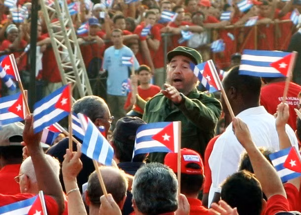 "Tôi bắt đầu cuộc cách mạng với 82 đồng chí. Nếu tôi phải làm lại việc này, tôi sẽ làm với 10 hoặc 15 người và một niềm tin tuyệt đối. Chuyện lực lượng nhỏ không phải là vấn đề nếu anh có niềm tin và kế hoạch hành động", câu nói nổi tiếng của lãnh tụ Castro phát biểu năm 1959 về cuộc cách mạng Cuba.