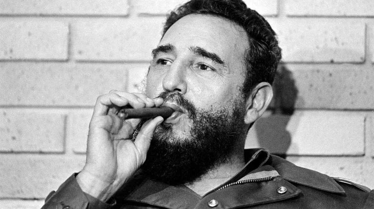 Nhà văn yêu thích của cựu Chủ tịch Fidel Castro là Ernest Hemingway. Tác giả người Mỹ này từng có thời gian sống ở Cuba. Nhà lãnh đạo Fidel Castro và Hemingway đã gặp nhau trong một cuộc thi câu cá năm 1960 ở Cuba.