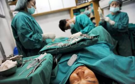 Theo kết quả điều tra, Iran là quốc gia có nhiều người thực hiện chuyển đổi giới tính nhất thế giới. Số liệu thống kê chính thức chỉ ra có khoảng 15.000 - 20.000 người chuyển đổi giới tính ở Iran. Tuy nhiên, số liệu thống kê không chính thức cho thấy con số trên là khoảng 150.000 người.