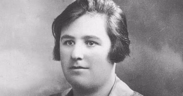 Năm 1944, nữ phù thủy Helen Duncan trở thành người phụ nữ cuối cùng ở Anh bị kết án “lạm dụng tà thuật”. Với biệt danh phù thủy Hellish Nell, Helen Duncan bị đưa ra tòa chiếu theo Chương 4 của Đạo luật Yêu thuật năm 1735.