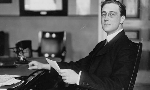 Phong thái đĩnh đạc, tự tin của Tổng thống Franklin D. Roosevelt khi còn trẻ.