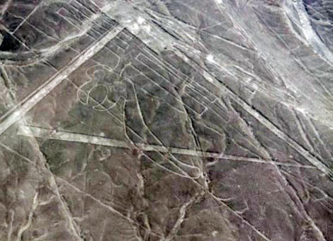 Lớp ô xít sắt trên bề mặt được đào đi để lộ phần đất màu sáng, tạo nên những hình vẽ như chúng ta thấy ngày nay.