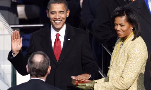 Trong cuộc bầu cử Tổng thống Mỹ năm 2008, ông Barack Obama đã đắc cử trở thành Tổng thống da màu đầu tiên trong lịch sử Mỹ. Đây được coi là một sự kiện lịch sử có tác động lớn đến nước Mỹ.