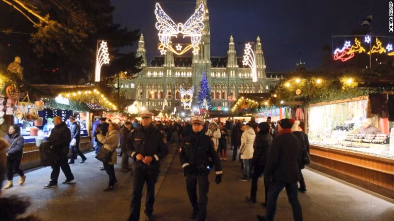 594,8 USD là số tiền trung bình người Mỹ mua các món quà trong năm 2015.