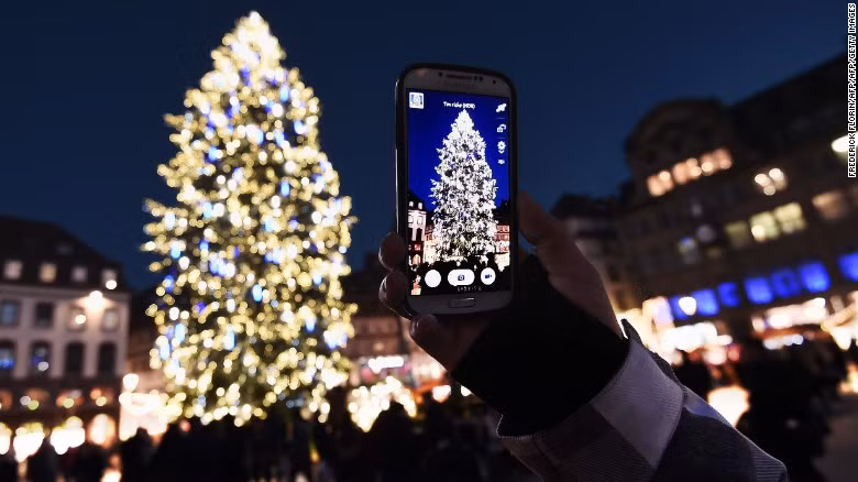 Theo kết quả một cuộc khảo sát của Pew năm 2013, 92% người dân Mỹ ăn mừng Giáng sinh. Đây là một con số ấn tượng về Giáng sinh khiến nhiều người thích thú.