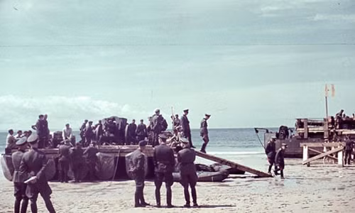 Pervitin là một hợp chất có chứa methamphetamine do phát xít Đức sản xuất năm 1937 và được sử dụng rộng rãi từ năm 1938. Loại ma túy đá này được quảng cáo là loại thuốc "kỳ diệu" giúp cho người sử dụng luôn tỉnh táo, hưng phấn, chống trầm cảm và nhiều tác dụng khác.