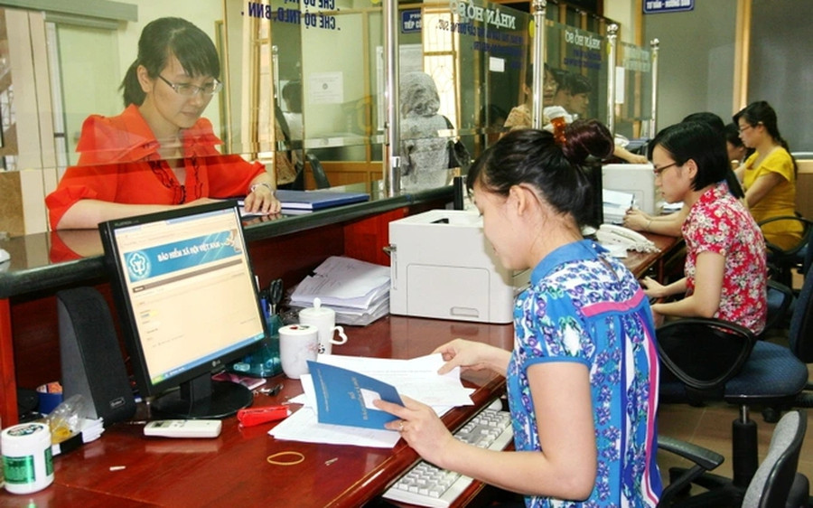 Bộ Nội vụ đề xuất chính sách, chế độ nghỉ hưu trước tuổi Bo Noi vu de xuat chinh sach, che do nghi huu truoc tuoi