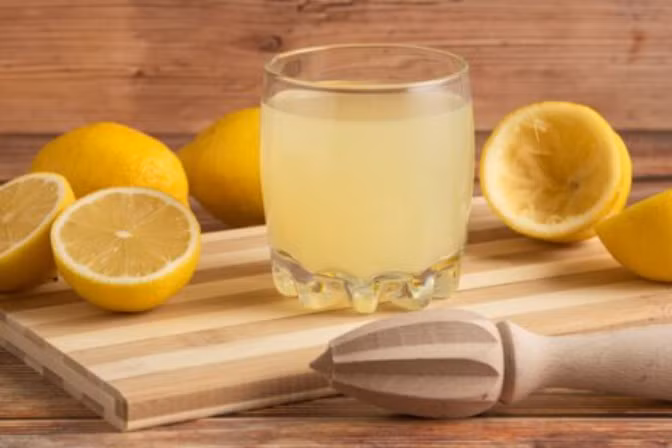 Uống nước cốt chanh khi bụng rỗng, coi chừng hại sức khỏe - Hình 2 Uong nuoc cot chanh khi bung rong, coi chung hai suc khoe-Hinh-2