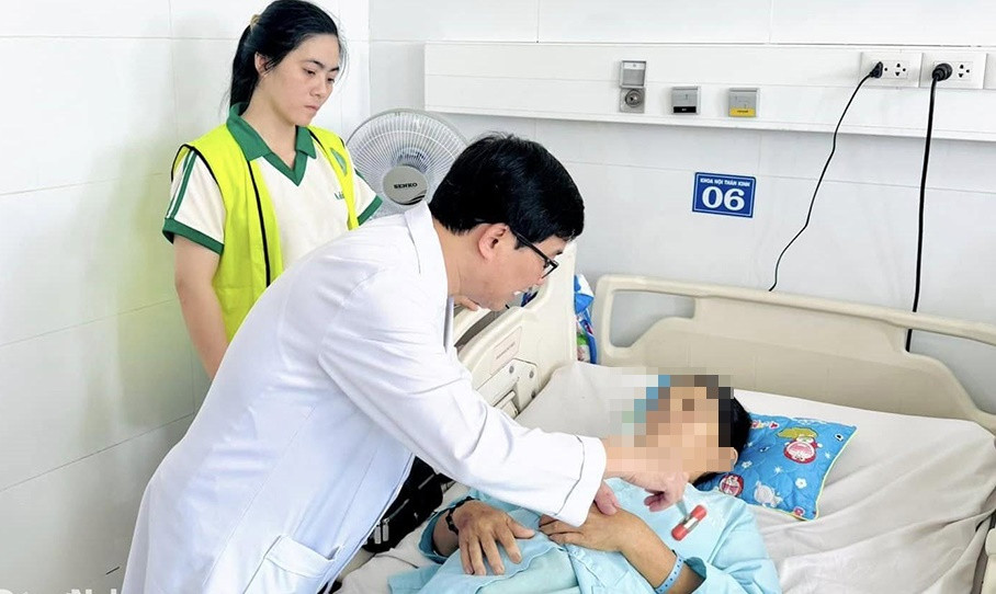 Cứu sống bệnh nhân nguy kịch do hội chứng Guillain - Barre Cuu song benh nhan nguy kich do hoi chung Guillain - Barre