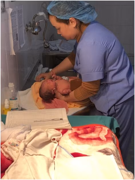 Cách tắm cho trẻ sơ sinh sạch, an toàn Cach tam cho tre so sinh sach, an toan