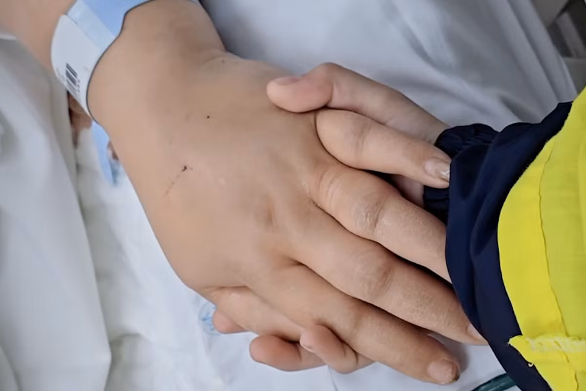 Xuc dong 4 me con tien biet chong, cha trong phong mo-Hinh-3