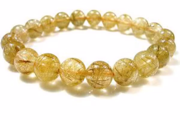 Bày những vật may mắn trong nhà hoặc đeo một số vật biểu tượng cho sự may mắn. 