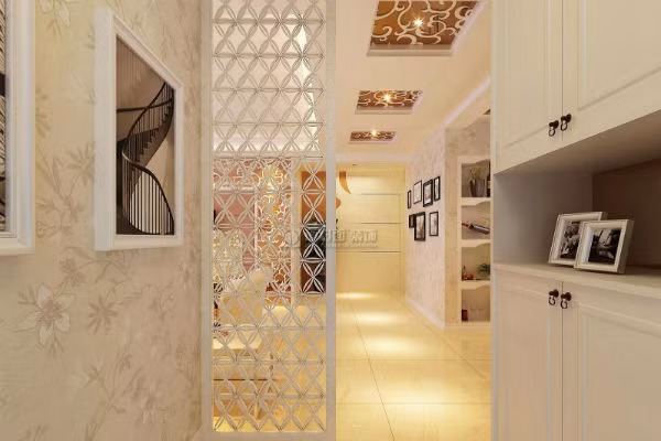 Nếu bạn muốn chế ngự điểm yếu phong thủy này thì có thế đặt một bình phong ngăn cửa chính với lối đi. 