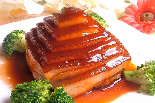  Đối với các món thịt, tuy không dễ sản sinh ra nitric và chất gây ung thư khác như hải sản và rau củ, nhưng khi hâm nóng nhất định phải đun ít nhất từ 10phút trở lên, hoặc cho vào lò vi sóng quay trên 1 phút. Khi hâm nóng, nên cho thêm một chút giấm vào để giữ không làm mất khoáng chất. Những chất này khi gặp giấm sẽ tổng hợp tạo ra calcium acetate, có lợi cho việc hấp thụ 