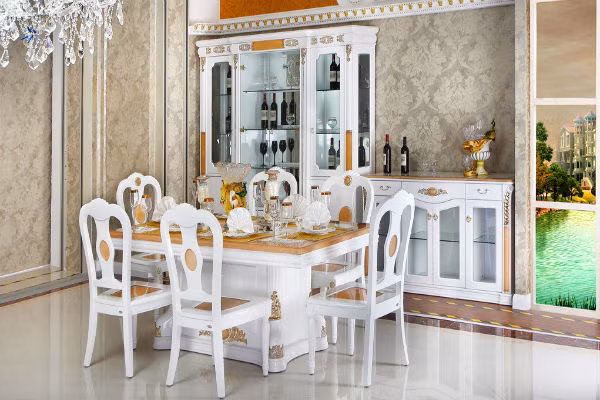 Kích cỡ của bàn ăn cũng cần phải hợp lý, tốt nhất phải phù hợp với diện tích thực tế của phòng ăn hoặc phòng bếp trong ngôi nhà bạn. Nếu phòng ăn quá nhỏ mà kê bàn ăn quá to sẽ khiến mọi người “đứng ngồi không yên”. 