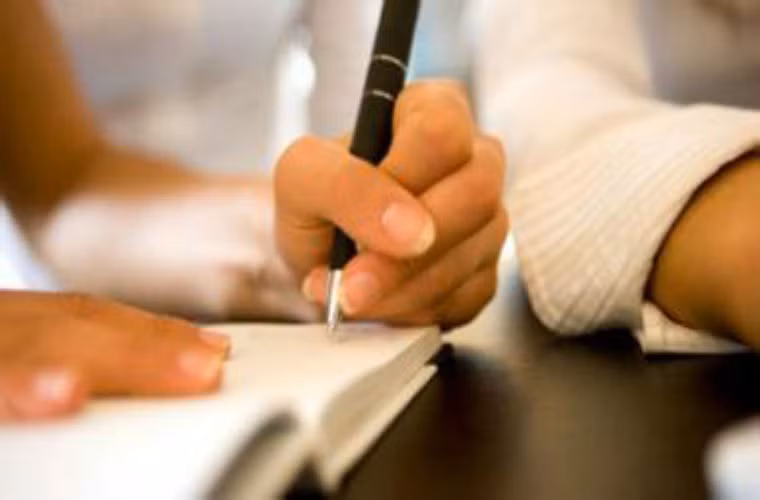  Nếu chị em nào thuận tay trái, đã qua sinh nở và dư cân thì càng có nguy cơ mắc bệnh cao. 